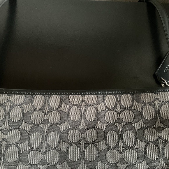 Classic COACH pre-loved cross body bag - Picture 8 of 12
